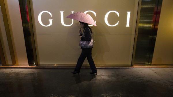gucci 向"受到冒犯"的香港祭品店主表示道歉